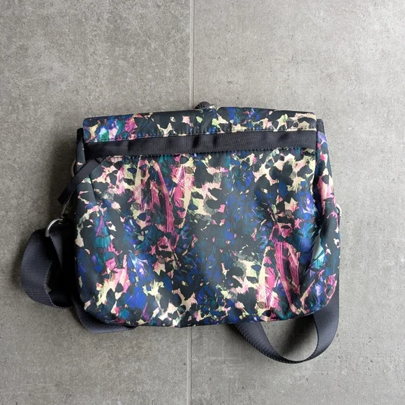 Lululemon crossbody - Picture 2 of 6